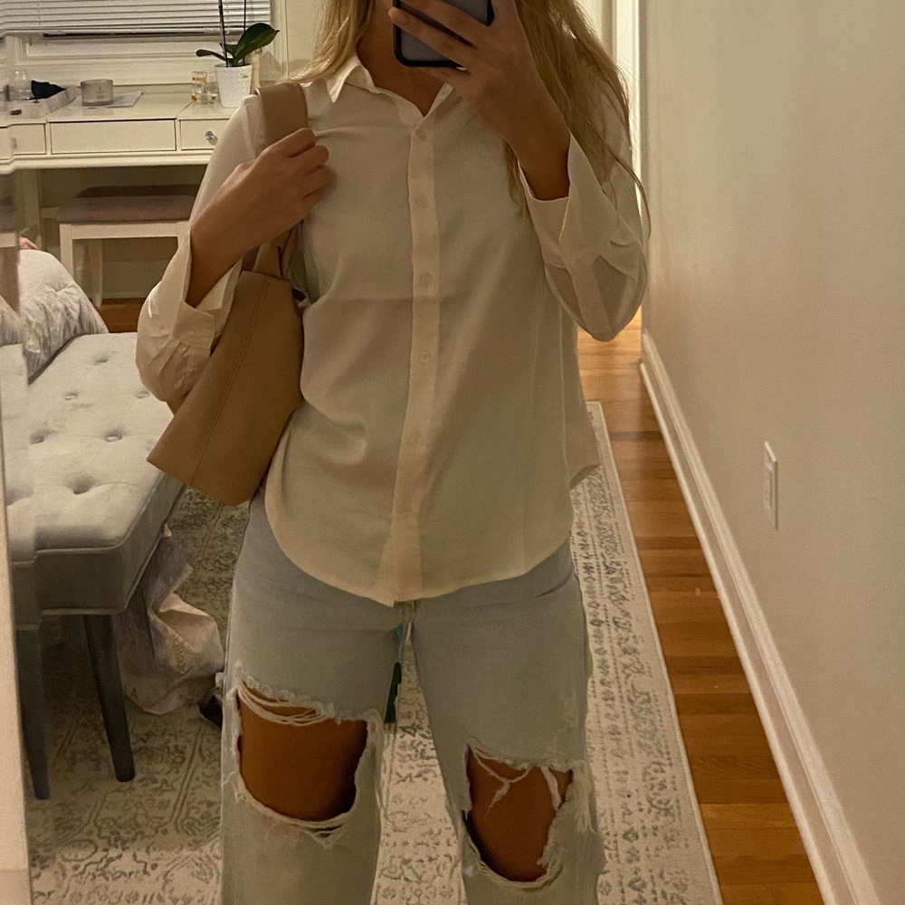 BANANA REPUBLIC PETITE SILK BUTTON DOWN